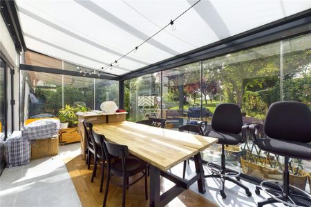 4 bedroom detached house to rent - Photo 3