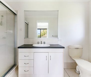 Large 4 Bedroom Home in Coomera Waters Estate!! - Photo 4