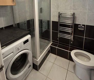 4 bedroom end of terrace house to rent - Photo 4