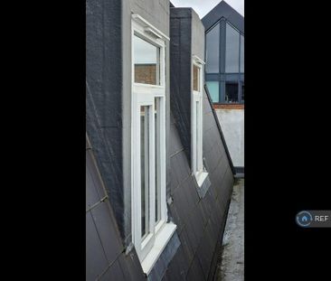 2 bedroom penthouse to rent - Photo 2