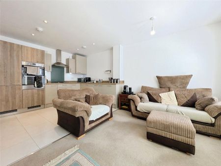 2 bedroom flat to rent - Photo 2