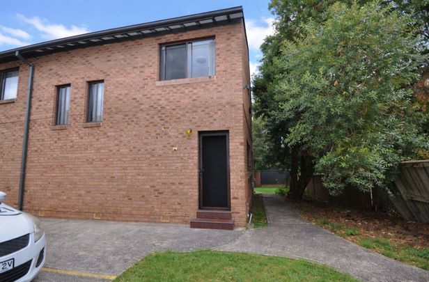 Renovated 2 Bedroom Townhouse!! - Photo 1