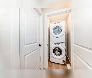 Fully Furnished 4 Bed 3 Bathroom Detached House Calgary - 1 MONTH FREE - Photo 6