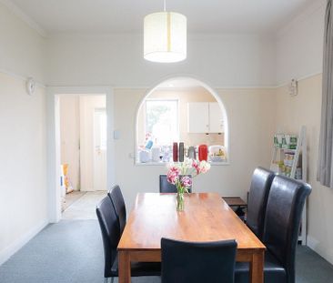 Sunny solid brickhouse in prime location - Photo 4