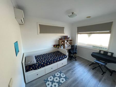 8 Scanlan Street, Bentleigh East - Photo 4