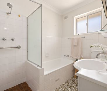 Bright & Breezy Apartment in Prime Dee Why Setting - Photo 6