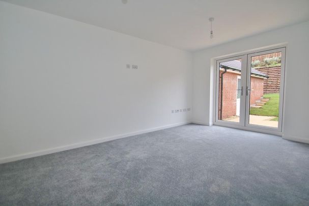 4 bedroom detached house to rent - Photo 1