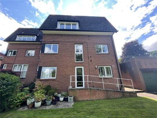 Available now, we offer to you a two bedroomed, ground floor apartment situated only a short walk away from the popular city centre of Ripon which provides a fantastic variety of amenities and shopping facilities. - Photo 1