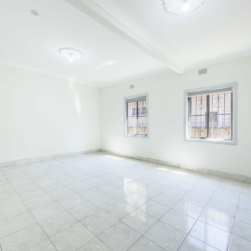 Comfort Meets Convenience: Three Bedroom Home in Prime Location - Photo 1