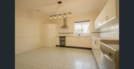 East Orange Family Home - Photo 5