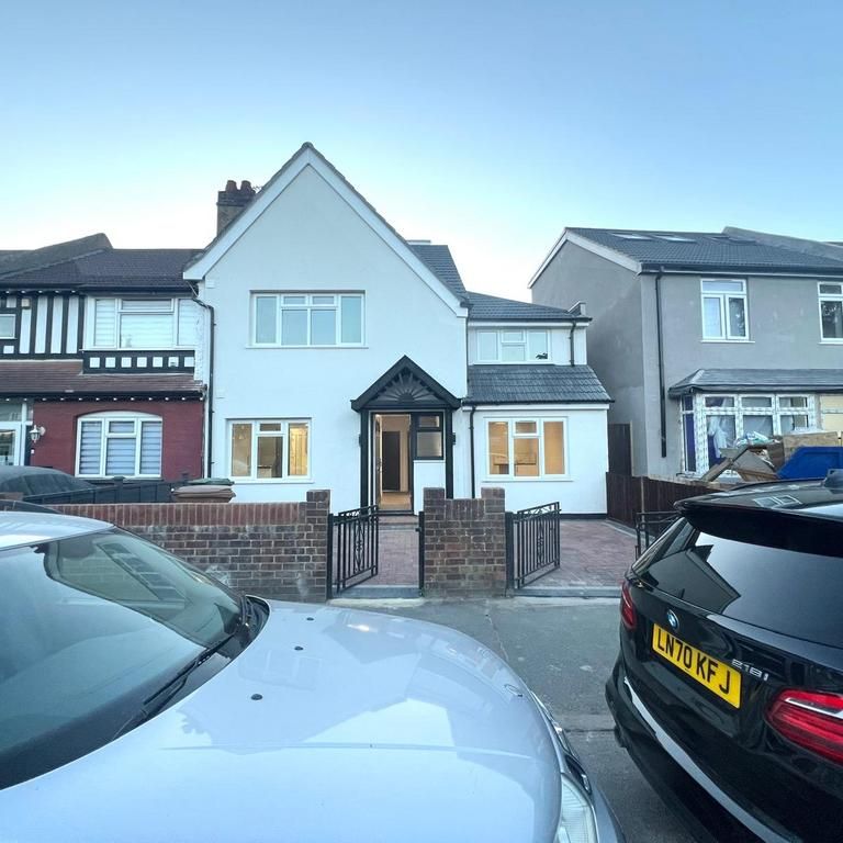 5 bedroom semi-detached house to rent - Photo 1