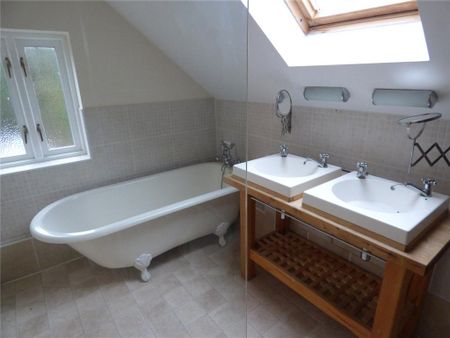 4 bedroom detached house to rent - Photo 5