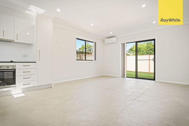 BRAND NEW GRANNY FLAT!!! ** ONE WEEKS FREE RENT IF LEASED PRIOR TO XMAS BREAK! ** - Photo 1
