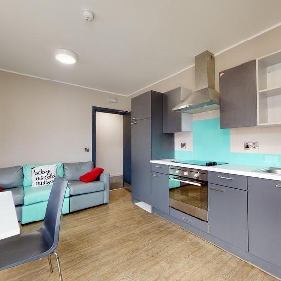 5 bedroom flat to rent - Photo 1