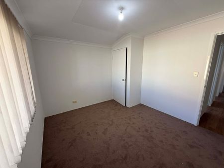 Newly Refreshed Spacious Home - Photo 4