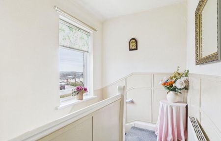 3 bedroom Semi-detached house to rent - Photo 2