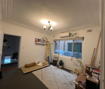 Charming Kingsgrove above shop 2-bedroom Unit with Retro Charm - Photo 1