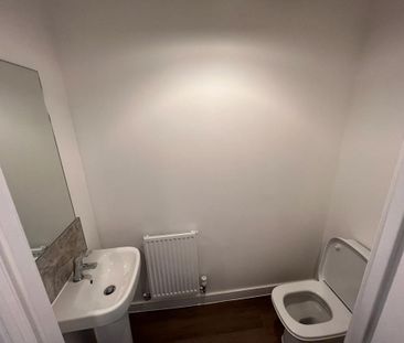 4 bedroom end of terrace house to rent - Photo 6