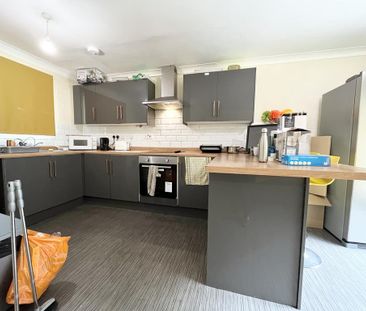 1 bedroom in a house share to rent - Photo 4