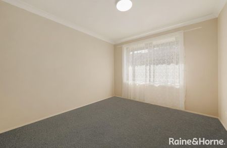 Charming 2-Bedroom Villa in Convenient Ingleburn Location - Photo 3