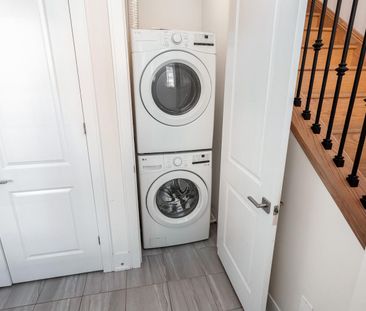 For Lease - 3326 Millicent Avenue Unit# Coach, Oakville, Ontario - Photo 5