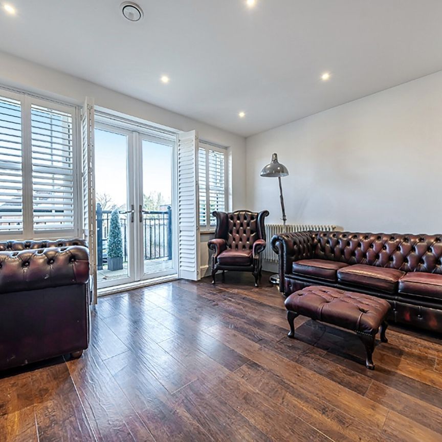 Flat to rent - Marion Gardens, Bromley, BR1 - Photo 1