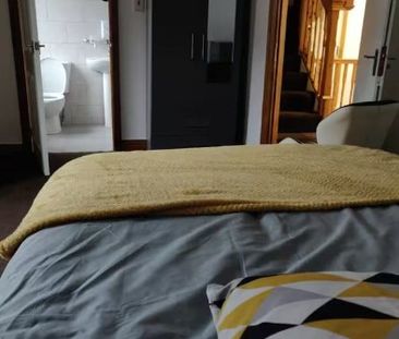 Room in a Shared House, Burley Road, LS4 - Photo 6
