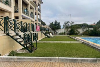 Apartamento T2 em empreendimento com piscina na Praia da Barra.