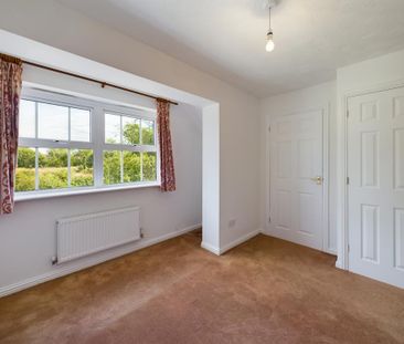 2 bedroom end of terrace house to rent - Photo 4