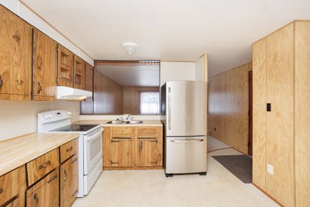 For Lease - 11 Homewood Avenue, Kawartha Lakes, Ontario - Photo 5