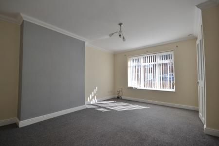 3 bedroom Terraced House To Let - Photo 1