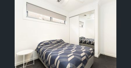 Easy-Care Modern Living Between the City & Sea - Photo 3
