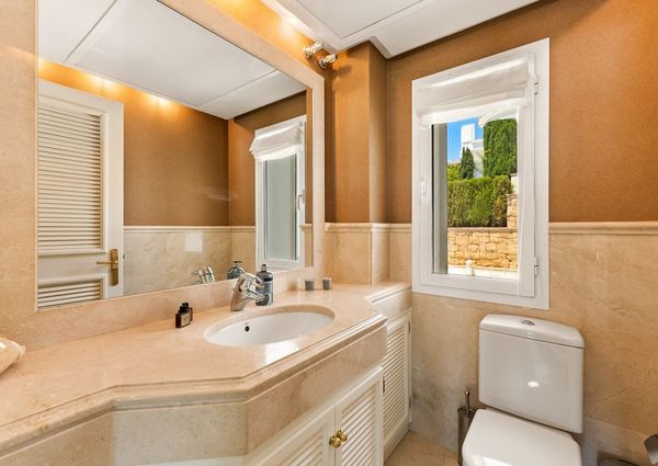 Luxury Villa for rent in Marbella Del Este, Andalusia