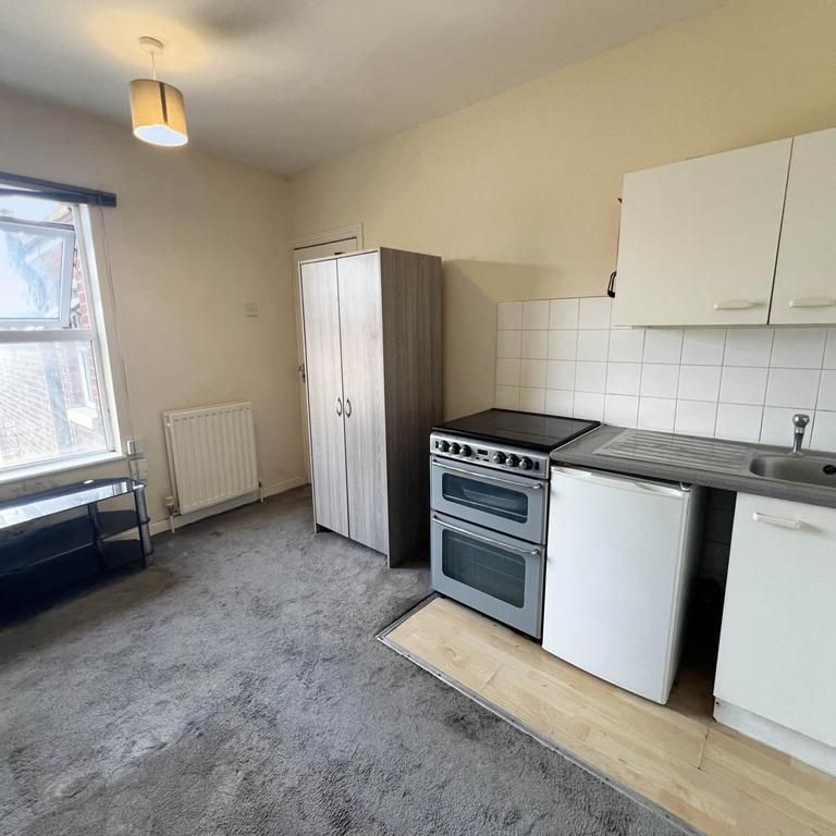 Studio to rent - Photo 1