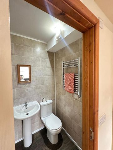 1 bedroom in a house share to rent - Photo 5