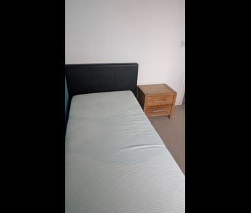 Room in a Shared House, Emerson Square, BS7 - Photo 1