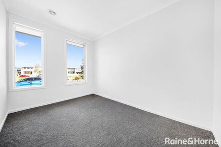 16 Legrange Crescent, Fraser Rise, VIC 3336 - Photo 4