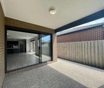 10 Natura Avenue, Werribee - Photo 6