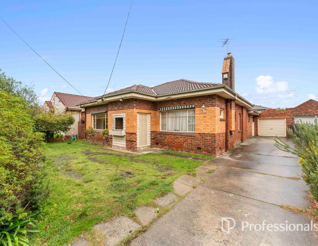 Charming Family home in McKinnon Primary ans Secondary School Zones - Photo 1