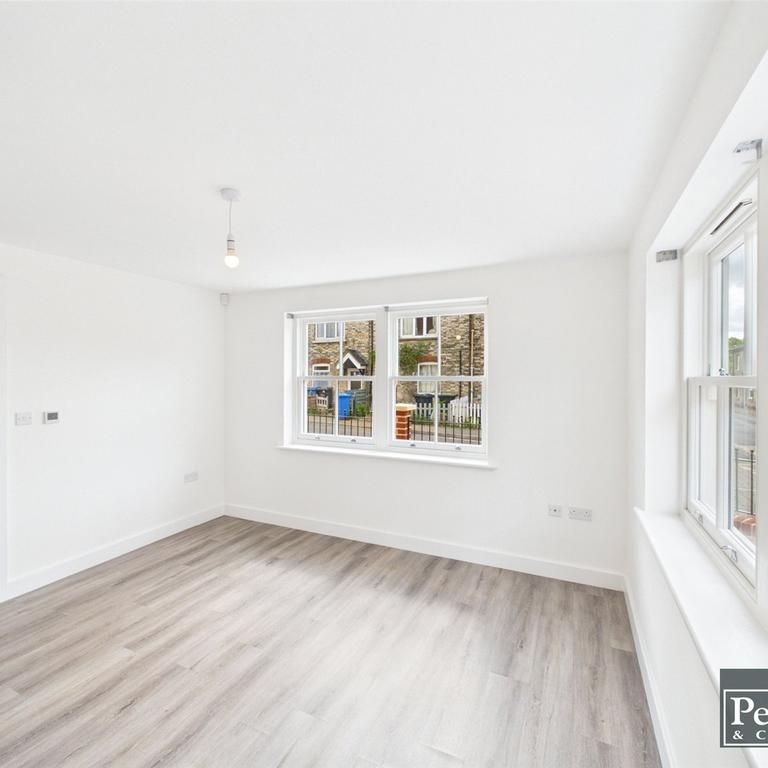 3 bedroom end of terrace house to rent - Photo 1