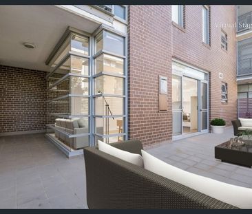 Short Walk to Train and Shops with Big Courtyard - Photo 6