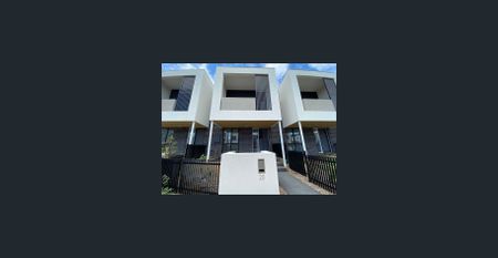 Modern Two-Storey Townhouse in a Prime Location - Photo 3