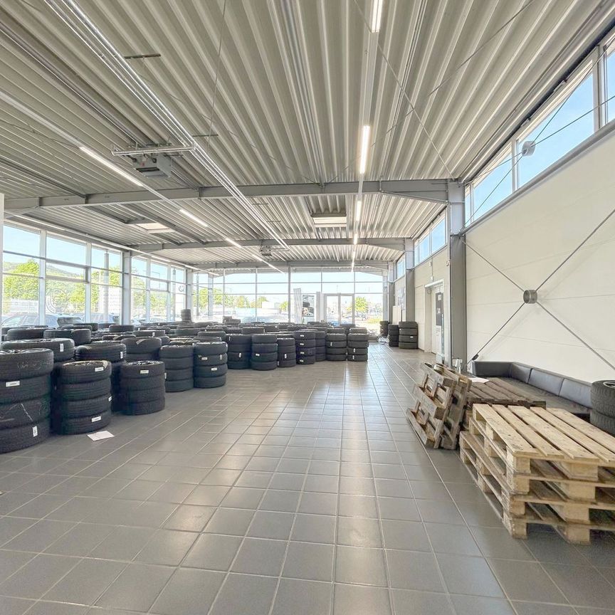 Trier-Euren: Moderne, barrierefreie Halle mit 310 m² – vielseitig nutzbar, große Fensterfront, Glasbüro & neuer moderner Gasheizung - Photo 1