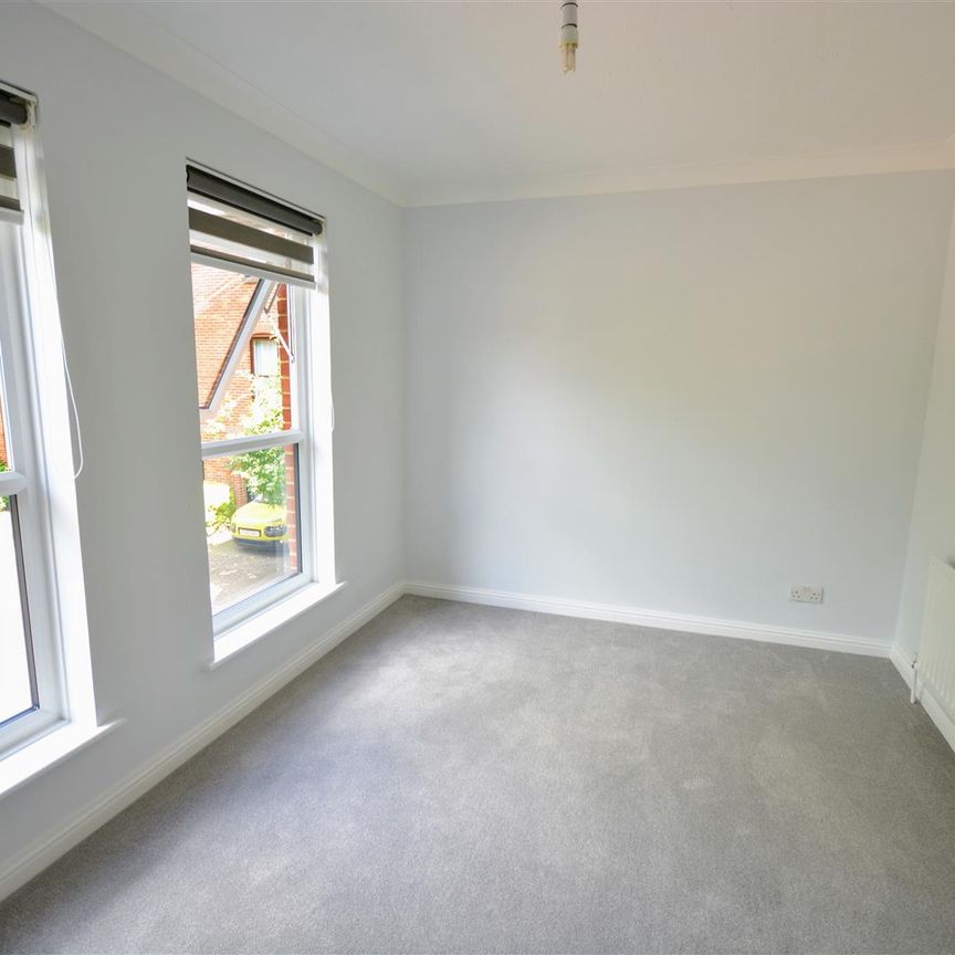 Farriers Close, Epsom, London, KT17 1LS - Photo 1