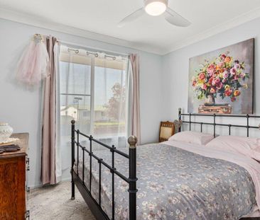 Immaculate Villa in Prime Central Location - Photo 5