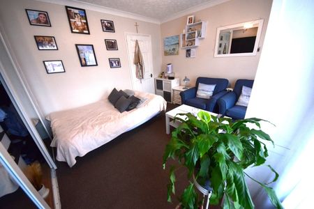 1 Bed Flat, Richmond Road, RG30 - Photo 2