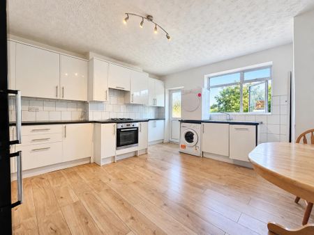 1 bedroom in a flat share to rent - Photo 4