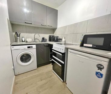 Studio to rent - Photo 1