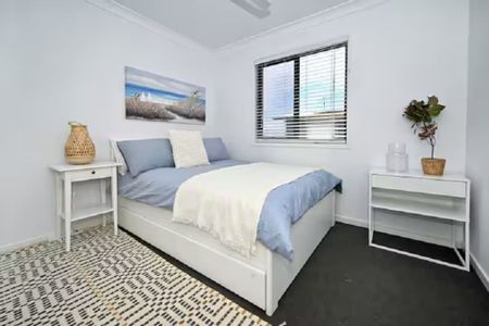 Modern Townhouse in Prime Caloundra Location - Photo 3