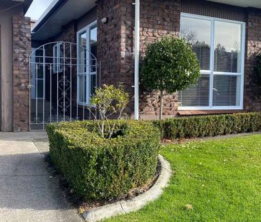 HOWICK - Lovely 3bdrm with garage. Warm and Sunny - Photo 2